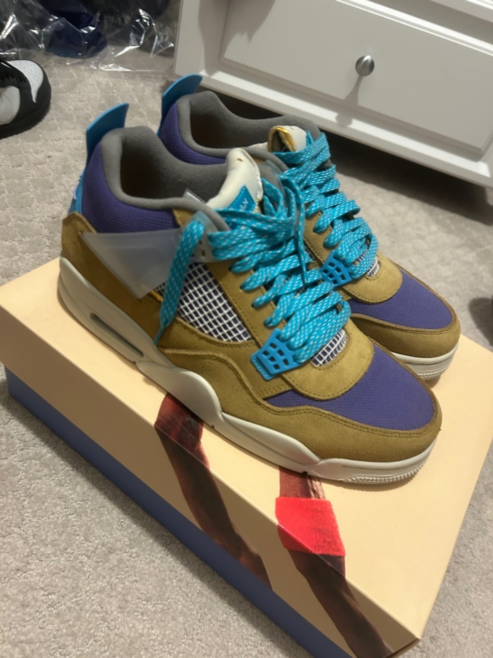 Jordan 4 X Union - Desert Moss